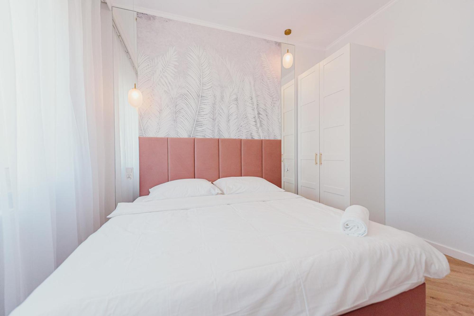 3 Bedrooms Premium Bella Rosa For 8 Guests With Ac And Underground Parking Rzeszów Exterior foto