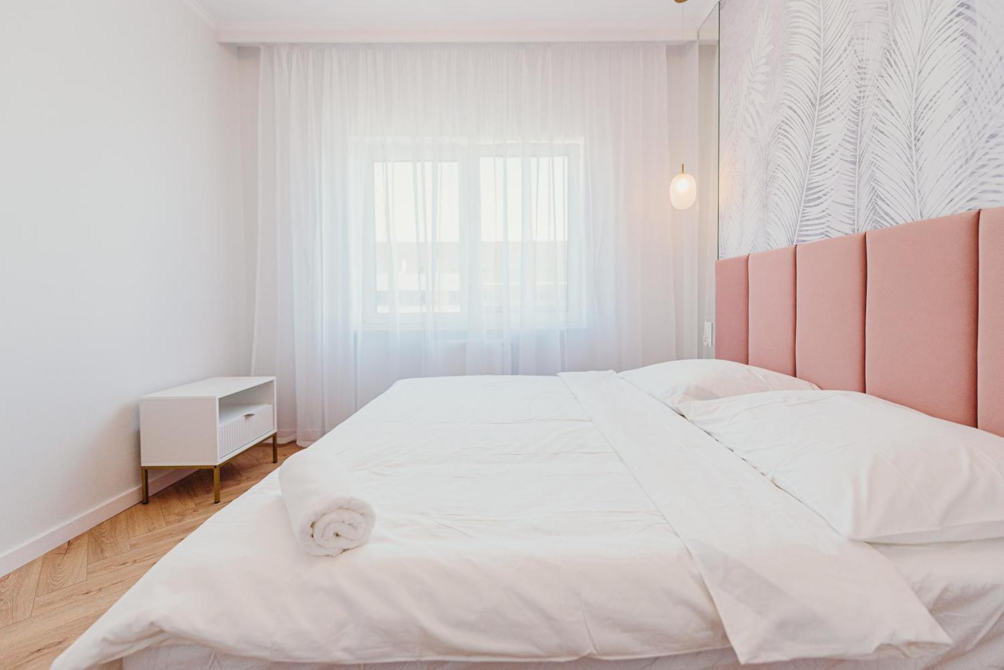 3 Bedrooms Premium Bella Rosa For 8 Guests With Ac And Underground Parking Rzeszów Exterior foto