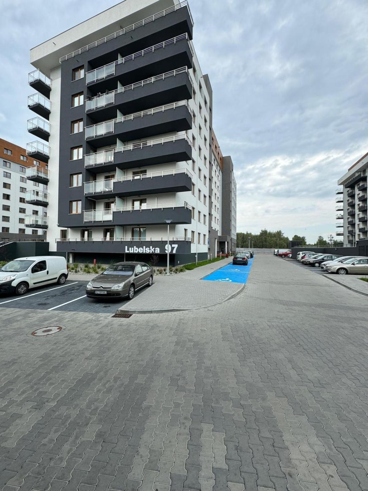 3 Bedrooms Premium Bella Rosa For 8 Guests With Ac And Underground Parking Rzeszów Exterior foto